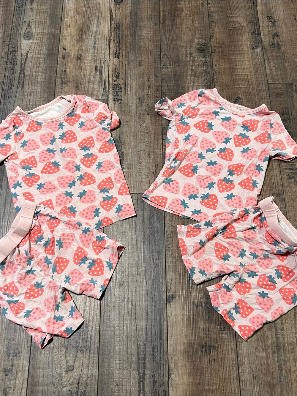 Twin Girls Bamboo Two-Piece Short Sleeve & Shorts 18 Months Strawberries 🍓